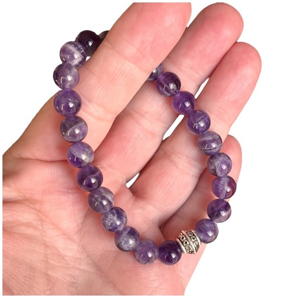 Krystal armbnd i Bnd Ametyst m. charm | 8 mm stenperler | Ml 16 - 18 cm
