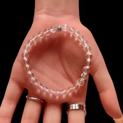 Bjergkrystal armbnd 6 mm  hndlavet smykke med charm (16,518 cm)