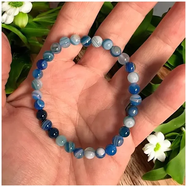 Krystalarmb�nd i bl� agat � 6 mm perler � Ro, styrke og pasform til 15�17 cm 