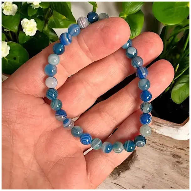 Krystalarmb�nd i bl� agat � 6 mm perler � Ro, styrke og pasform til 15�17 cm 
