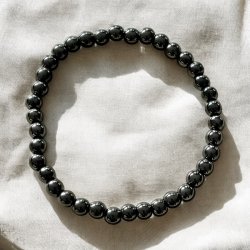 Krystal armb�nd i h�matit med 5 mm stenperler,  M�l 16,5 - 19 cm