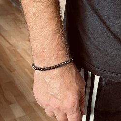 Krystal armbnd i hmatit med 5 mm stenperler,  Ml 16,5 - 19 cm