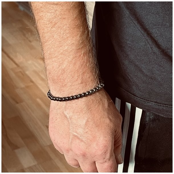 Krystal armbnd i hmatit med 5 mm stenperler,  Ml 16,5 - 19 cm