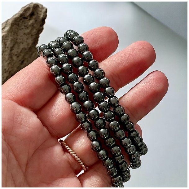 Krystal armb�nd i h�matit med 5 mm stenperler,  M�l 16,5 - 19 cm