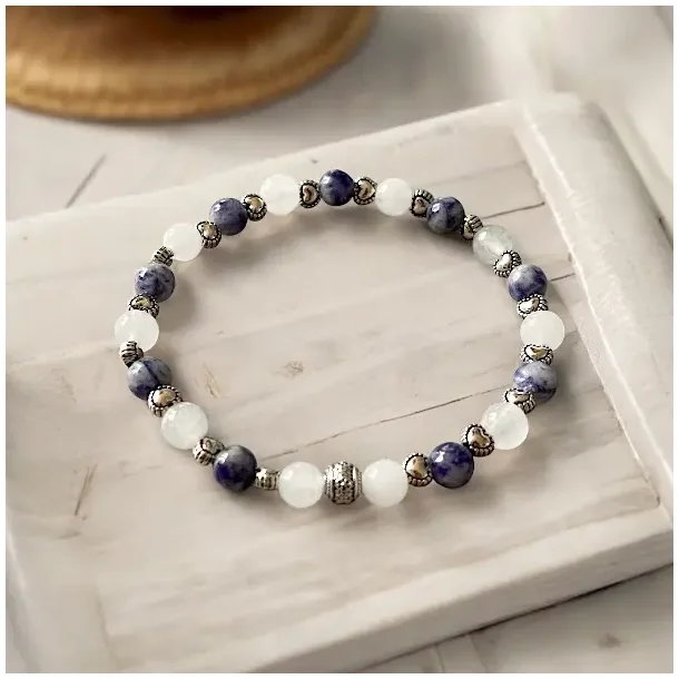 HjerteRo krystalarmb�nd i sodalit og hvid jade � passer h�ndled 16-18 cm