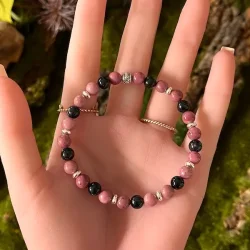 Sjlens Genfdsel  Krystalarmbnd med rhodonit &amp; glaukophan, 16-18 cm