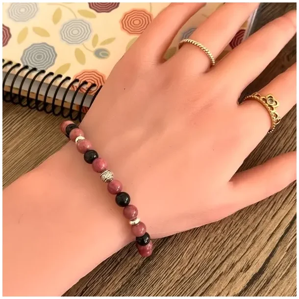 Sjlens Genfdsel  Krystalarmbnd med rhodonit &amp; glaukophan, 16-18 cm