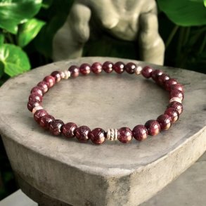 Hndlavet Krystal armbnd i rd granat | 6 mm. stenperler og charms | Ml 18 - 20 cm