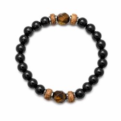 Elastisk armb�nd med sort onyx og gyldent tiger�je samt h�matit og tr� p� hvid baggrund