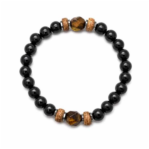 Elastisk armb�nd med sort onyx og gyldent tiger�je samt h�matit og tr� p� hvid baggrund