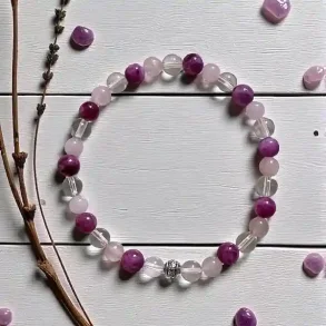 Krystal armb�nd mod stress og angst med smuk charm | 6-7 mm stenperler | m�l imellem 17 - 19 cm