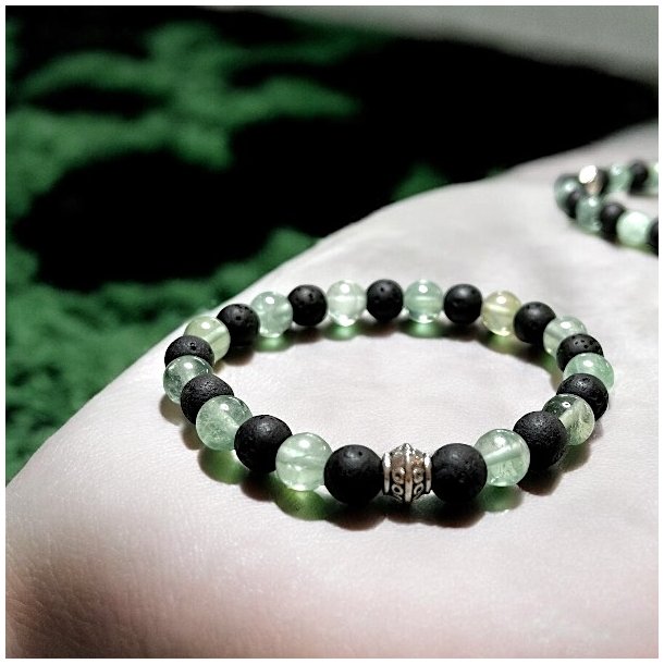 Styrkens Balance  Unisex armbnd af lavasten og grn fluorit, Ml 20-22 cm