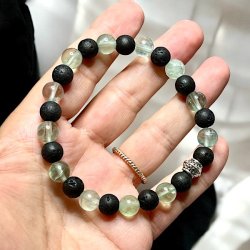 Styrkens Balance  Unisex armbnd af lavasten og grn fluorit, Ml 20-22 cm