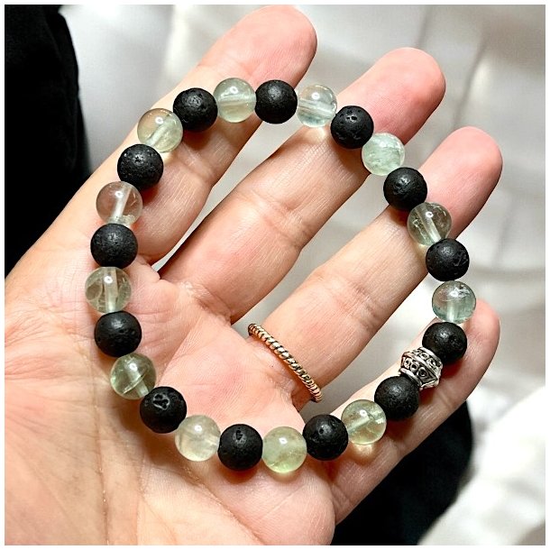 Styrkens Balance  Unisex armbnd af lavasten og grn fluorit, Ml 20-22 cm