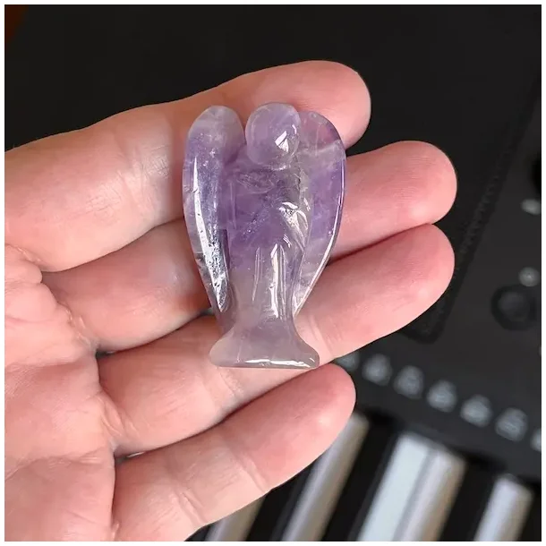Bndametyst krystalengel  4 cm sttte til indre ro, spirituel klarhed og energimssig balance.