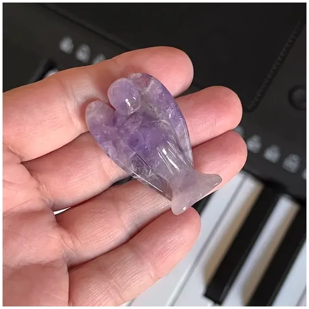 Bndametyst krystalengel  4 cm sttte til indre ro, spirituel klarhed og energimssig balance.