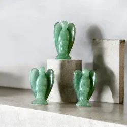 Smuk krystalengel i grn aventurin  4 cm sttte til hjerte og balance