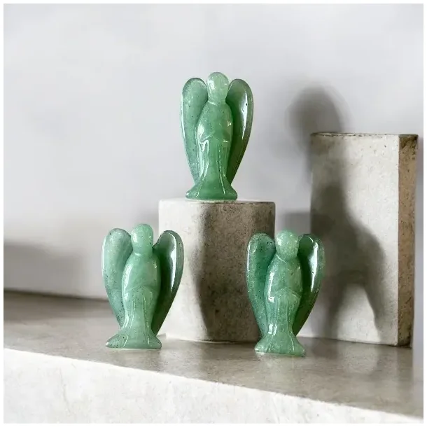 Smuk krystalengel i grn aventurin  4 cm sttte til hjerte og balance