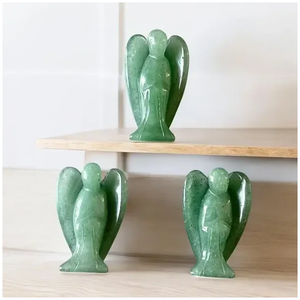 Smuk krystalengel i grn aventurin  4 cm sttte til hjerte og balance