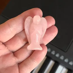 Rosenkvarts krystalengel  4 cm sttte til krlighed og indre balance.