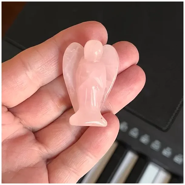 Rosenkvarts krystalengel  4 cm sttte til krlighed og indre balance.