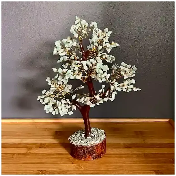 Stort hndlavet krystaltr med amazonit p base af neemtr - udslet ml ca. 30 cm