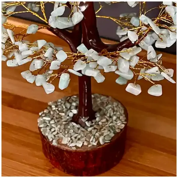 Stort hndlavet krystaltr med amazonit p base af neemtr - udslet ml ca. 30 cm