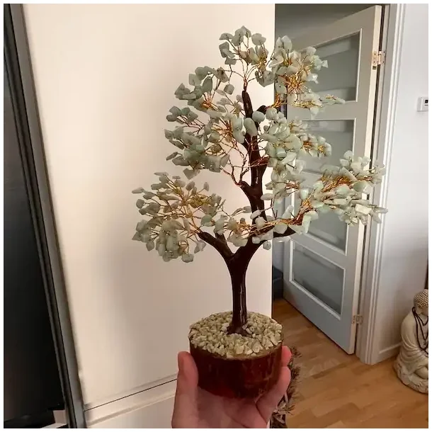 Stort hndlavet krystaltr med amazonit p base af neemtr - udslet ml ca. 30 cm