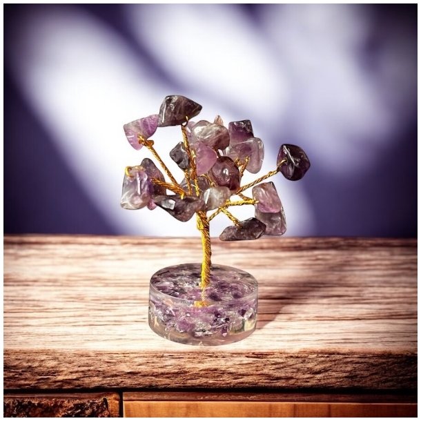 Krystal tr� i Ametyst p� base � H�jde 5,5 cm