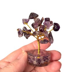 Krystal tr� i Ametyst p� base � H�jde 5,5 cm
