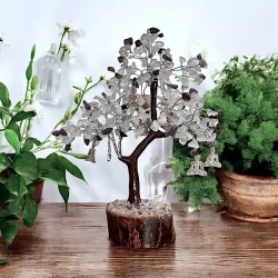 Smukt unikt krystaltr i ametyst &amp; bjergkrystal med Buddha-charms  ca. 24-25 cm udslet