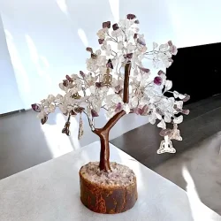 Smukt unikt krystaltr i ametyst &amp; bjergkrystal med Buddha-charms  ca. 24-25 cm udslet