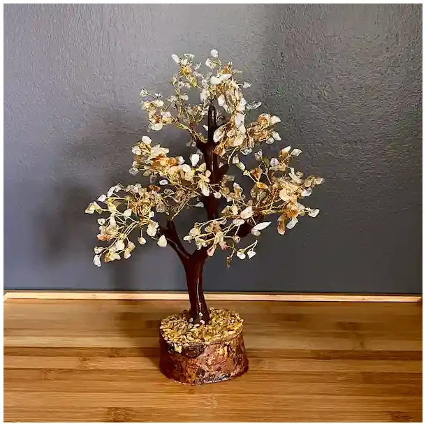 Stort hndlavet krystaltr med citrin p base af neemtr - udslet ml ca. 30 cm