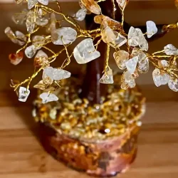 Stort hndlavet krystaltr med citrin p base af neemtr - udslet ml ca. 30 cm