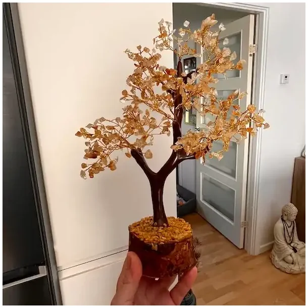 Stort hndlavet krystaltr med citrin p base af neemtr - udslet ml ca. 30 cm