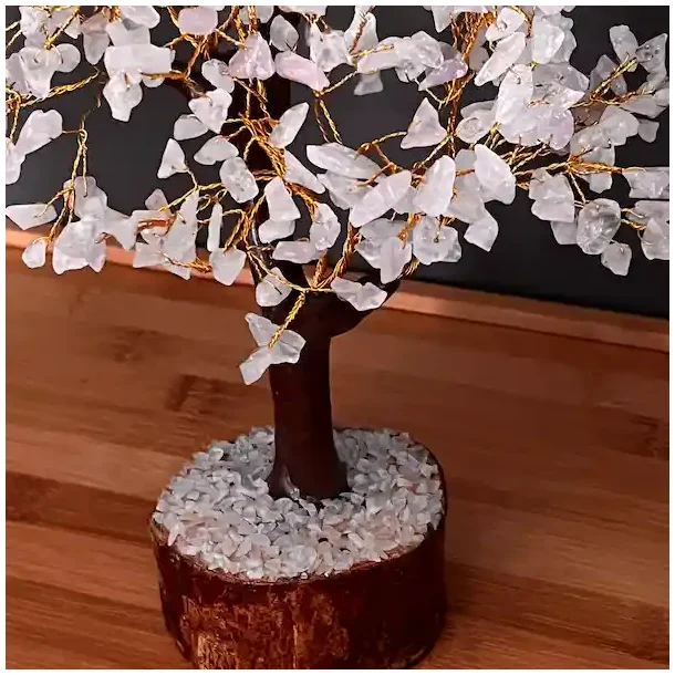 Stort hndlavet krystaltr med rosenkvarts p base af neemtr - udslet ml ca. 30 cm