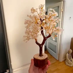 Stort hndlavet krystaltr med rosenkvarts p base af neemtr - udslet ml ca. 30 cm