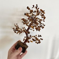 Krystaltr i Tigerje p base af neemtr | Ml ca. 24 cm udslet