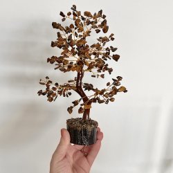 Krystaltr i Tigerje p base af neemtr | Ml ca. 24 cm udslet