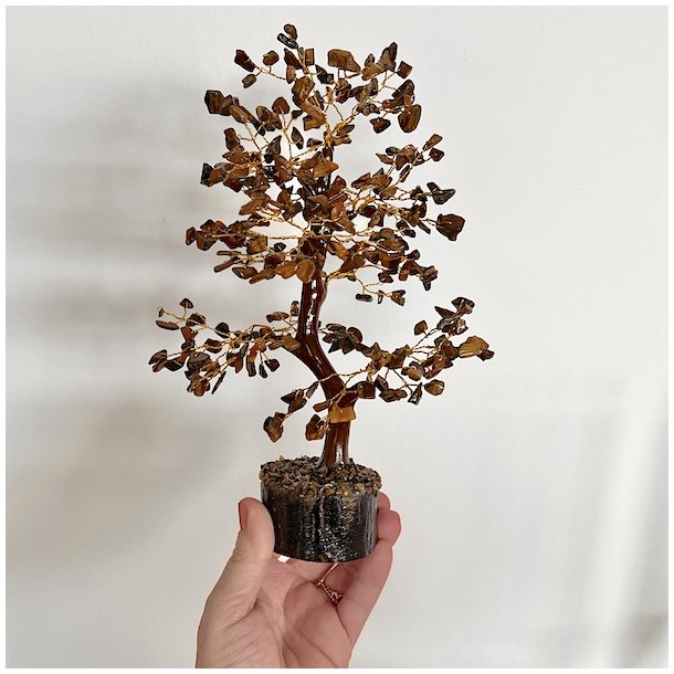 Krystaltr i Tigerje p base af neemtr | Ml ca. 24 cm udslet