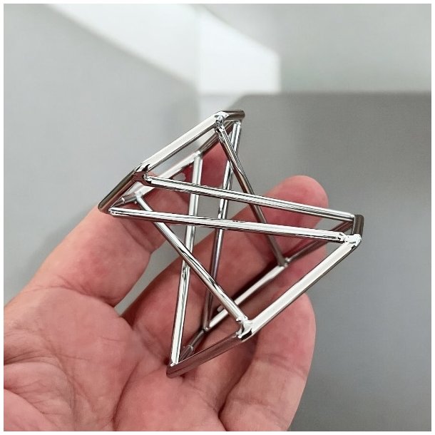 Kuglestandere i slvfarvet metal, Ml 5,5 x 4,2 cm