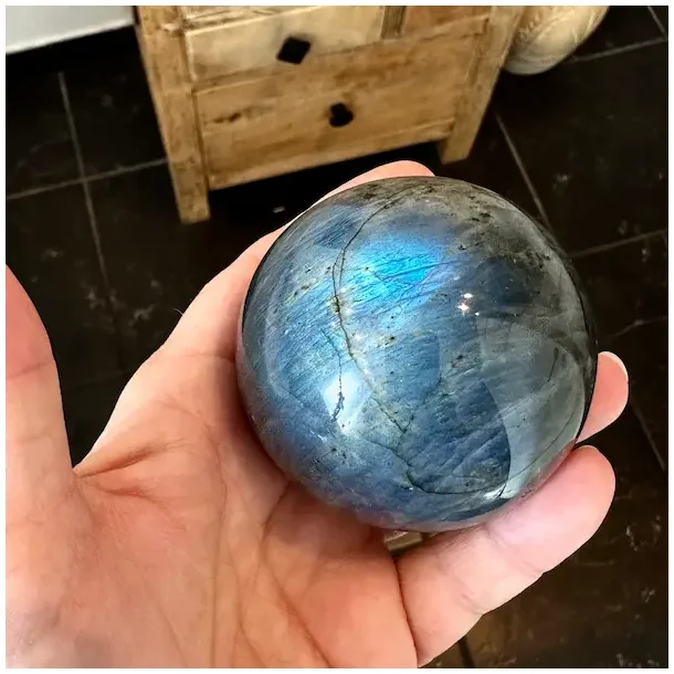 Labradorit kugle 6,3 cm 342g unika med bl� flash