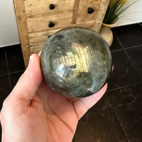 Labradorit kugle 7,1 cm 526g unika med bl� og gyldent flash