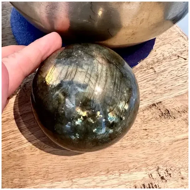 Labradorit kugle til beskyttelse og intuition