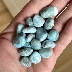Larimar lommesten 1,5-2 cm bl� krystal fra Den Dominikanske Republik