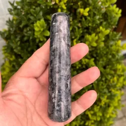 Larvikit healerstav 11,4 cm  kraftfuld massagestav til grounding, fokus og beskyttelse