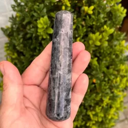 Larvikit healerstav 11,4 cm  kraftfuld massagestav til grounding, fokus og beskyttelse