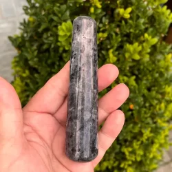 Larvikit healerstav 11,4 cm  kraftfuld massagestav til grounding, fokus og beskyttelse