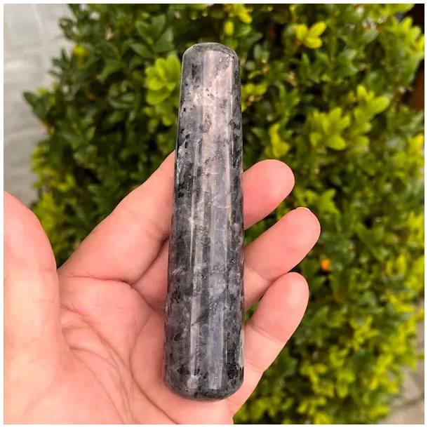 Larvikit healerstav 11,4 cm  kraftfuld massagestav til grounding, fokus og beskyttelse