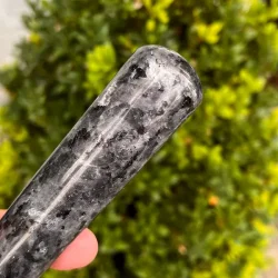 Larvikit healerstav 11,4 cm  kraftfuld massagestav til grounding, fokus og beskyttelse